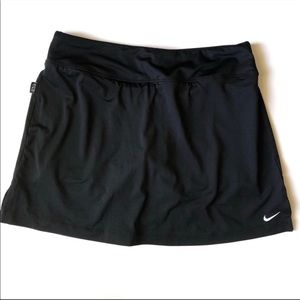 Mikee Tennis/Golf skirt w build in shorts underneath. It’s in perfect condition